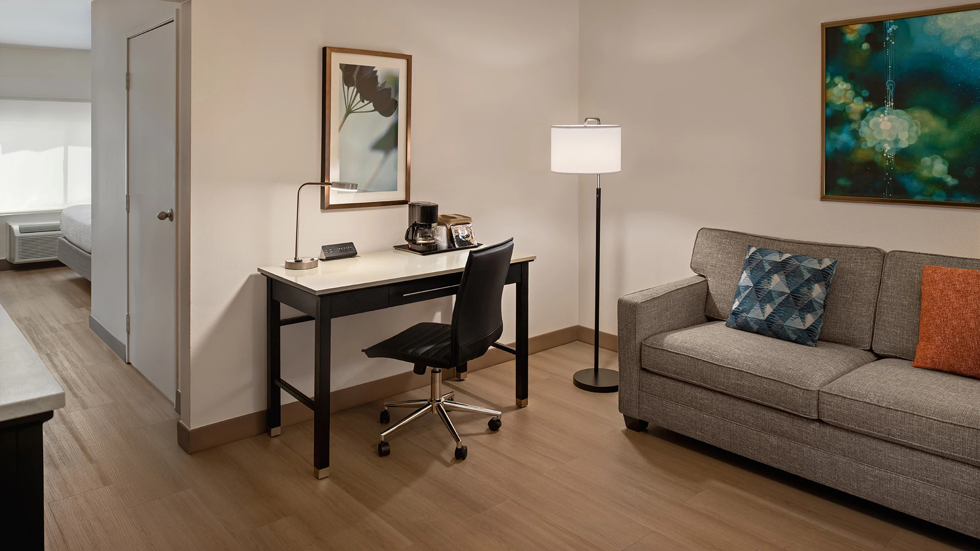 Cortona Inn and Suites Anaheim Resort — gallery preview 2