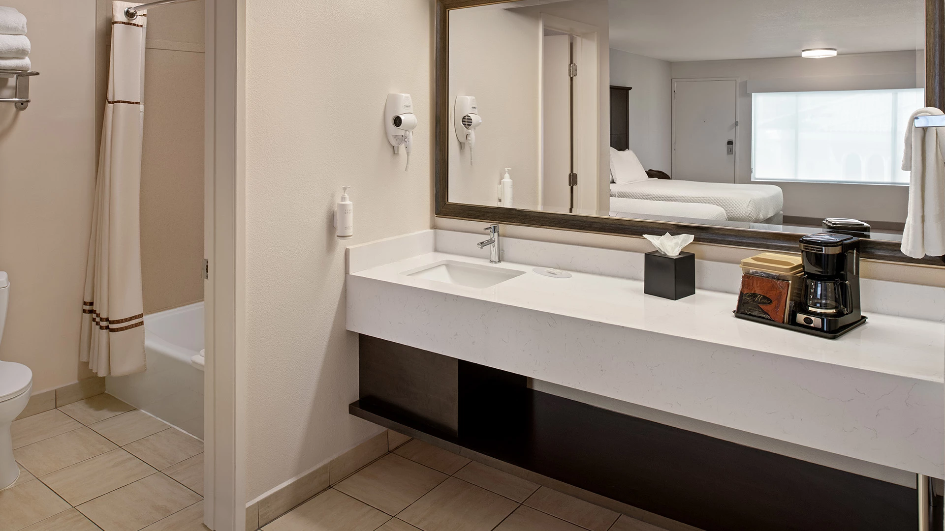 Cortona Inn and Suites Anaheim Resort — photo 7 of 60