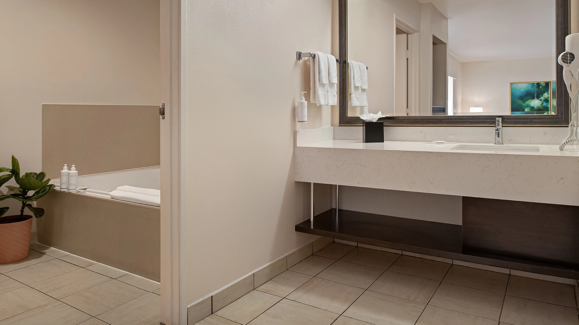 Cortona Inn and Suites Anaheim Resort — photo 40 of 60