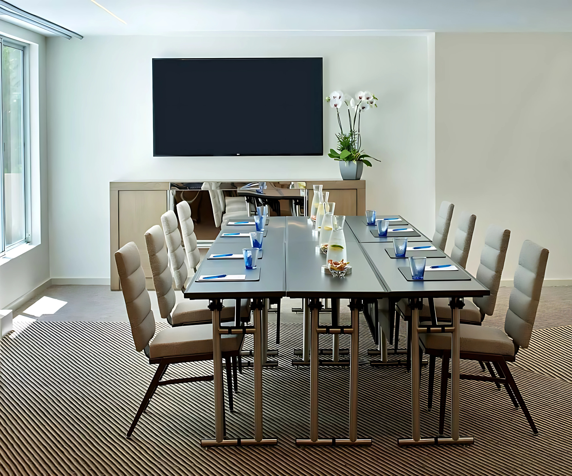 a conference room with a table and chairs