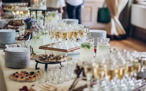 a table full of plates and glasses