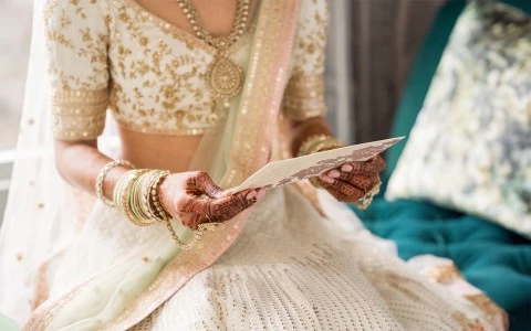 Bride holding and reading a letter 