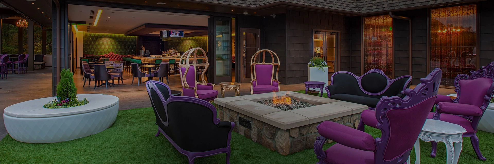 Chairs and a table in a lobby 