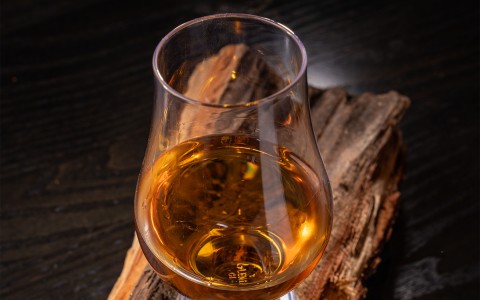a glass of beer a piece of wood
