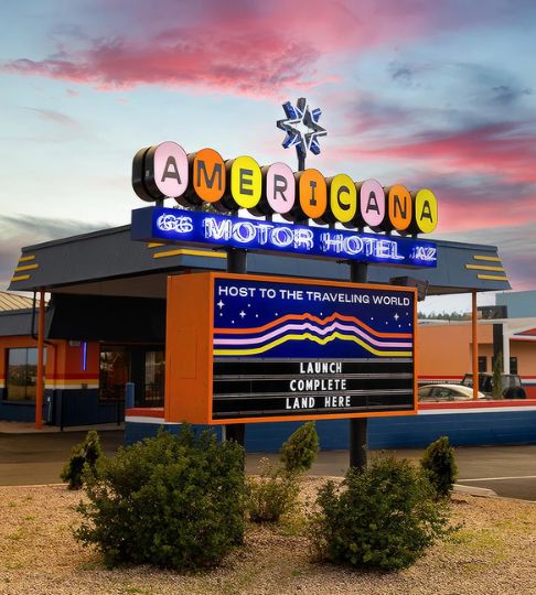 a sign outside of a motel