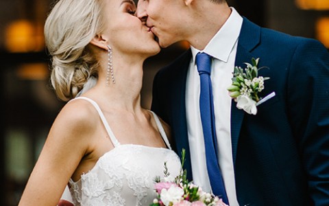 newly wed couple kissing