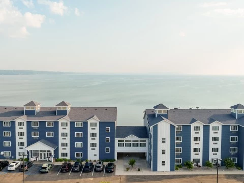 a building with cars parked next to it