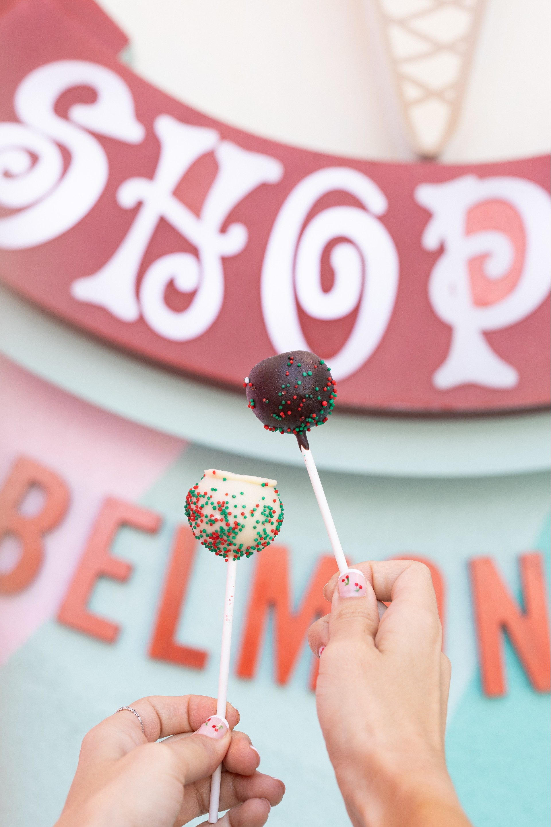 a hand holding a cake pops