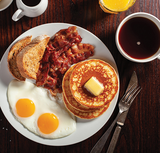 a plate of breakfast food