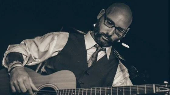 david rice playing a guitar