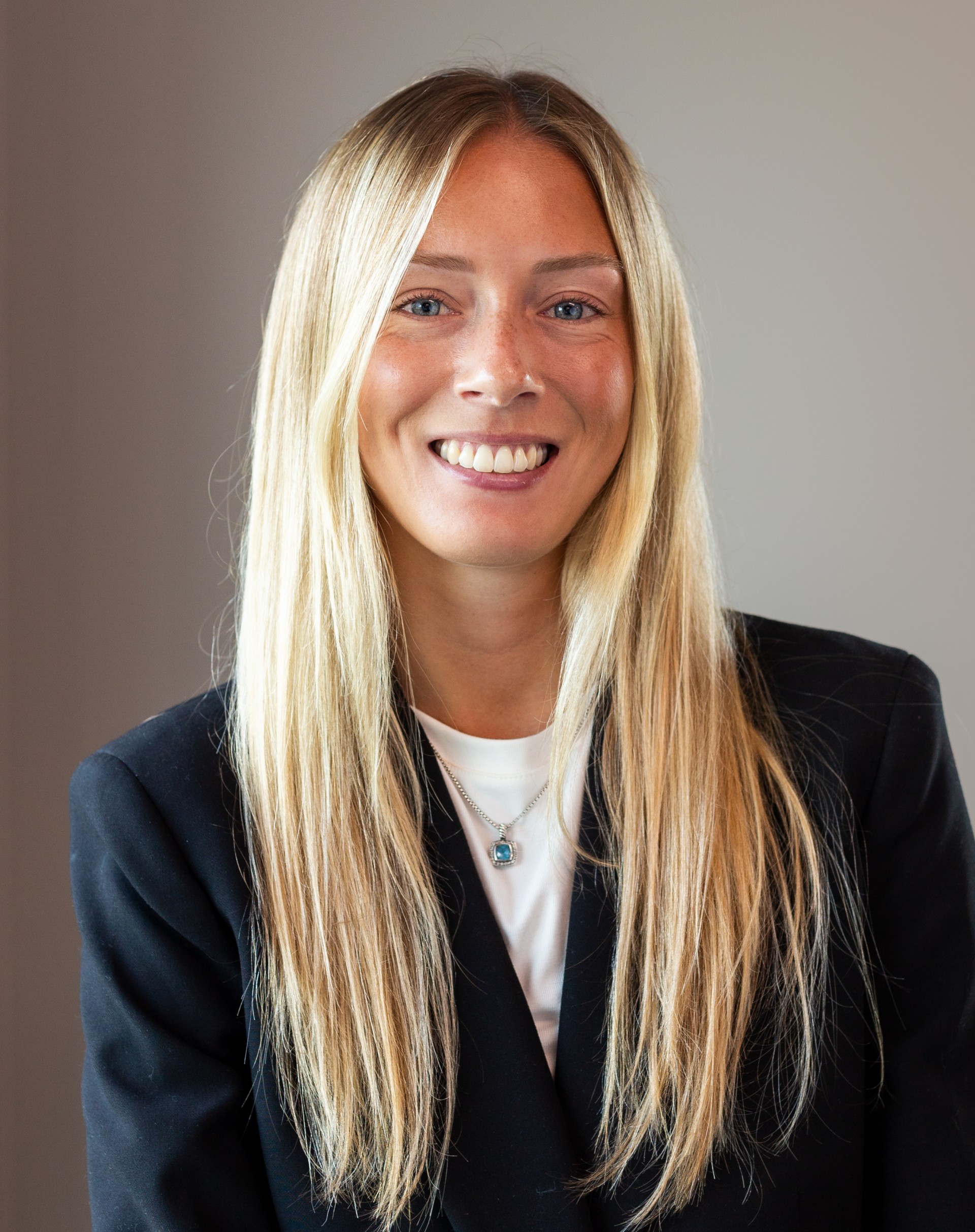 a woman with long blonde hair smiling image of Hannah Holloman