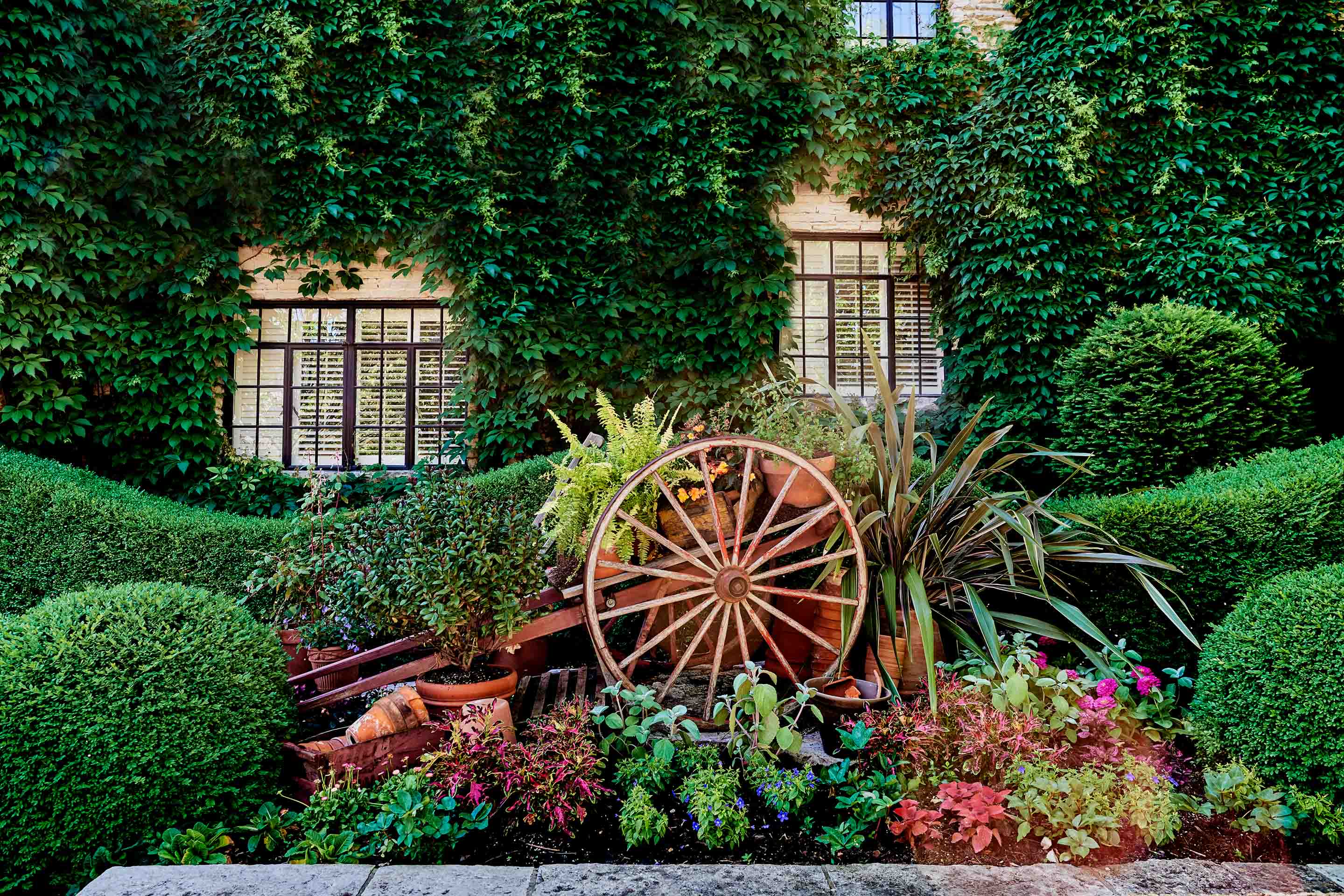 a wheel in front of a building