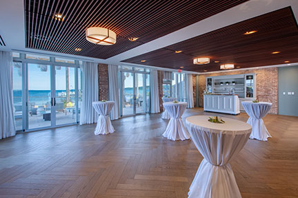 dayclub with table