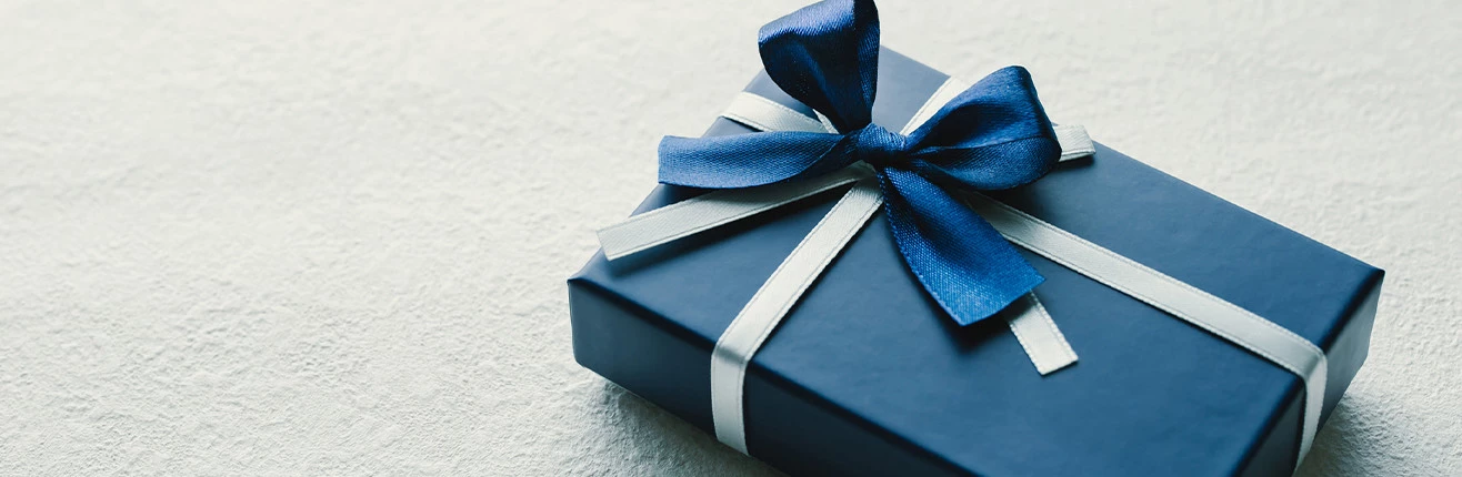 a blue bow tie