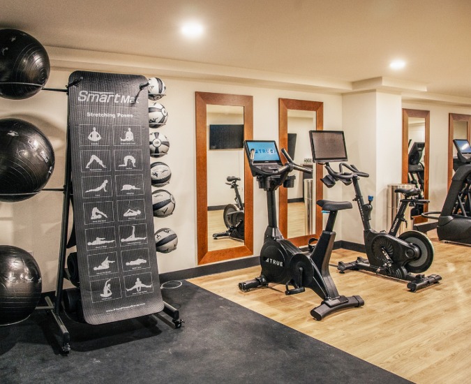 a room with exercise bikes and exercise equipment