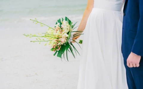 bridal bouquet in bride hands