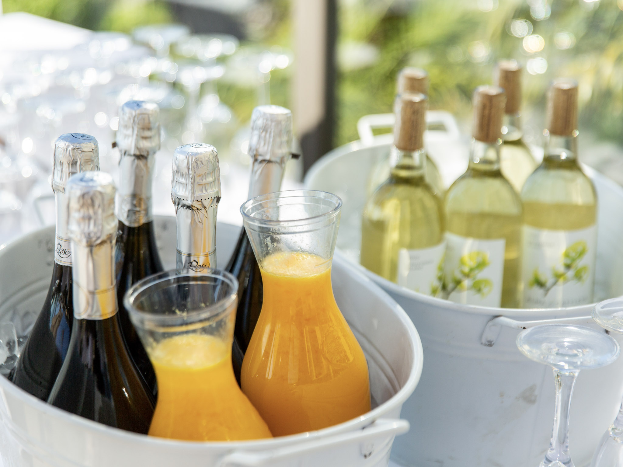 Elegant mimosa and juice bar for a baby shower at Dolphin Bay Resort & Spa — a bright, coastal setup perfect for brunch celebrations in Pismo Beach.