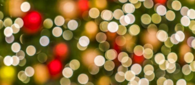 a blurry image of a christmas tree