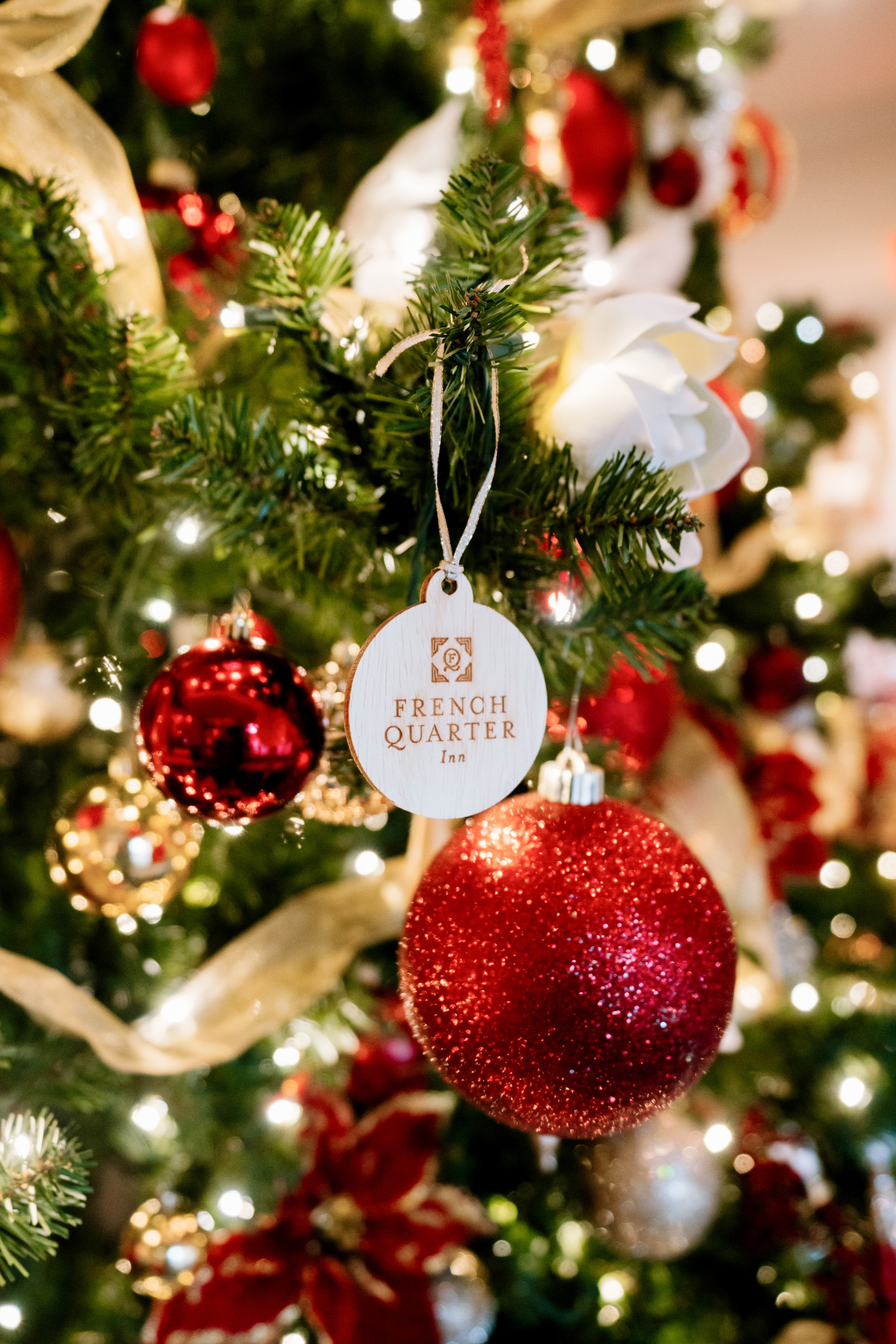 a christmas tree with ornaments and a white circle on it