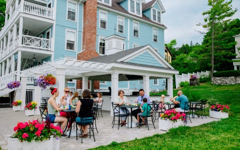 Outdoor dining at Bill's Grill