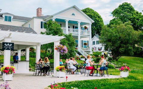 outdoor seating at Bill's Grill