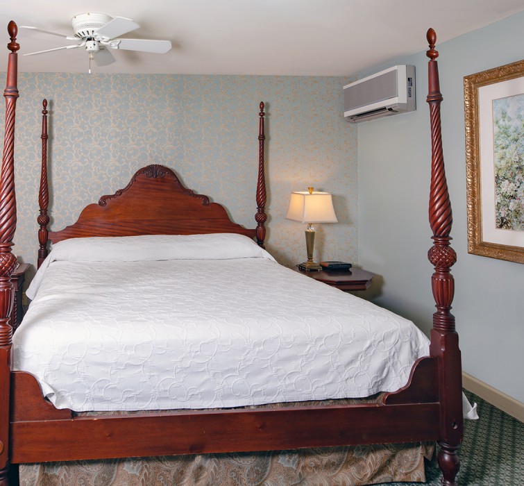 Front view of a big confortable wooden bed