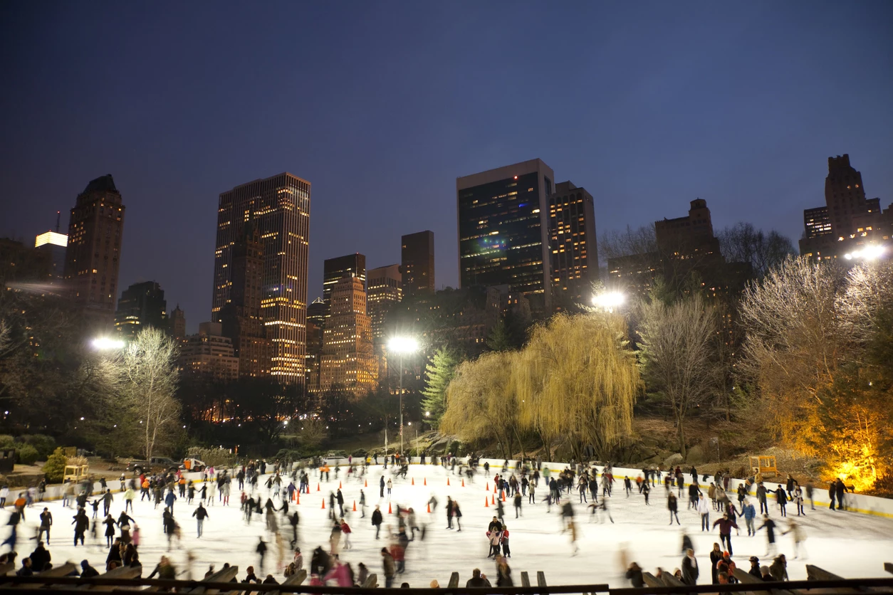 wollman rink in central park at night