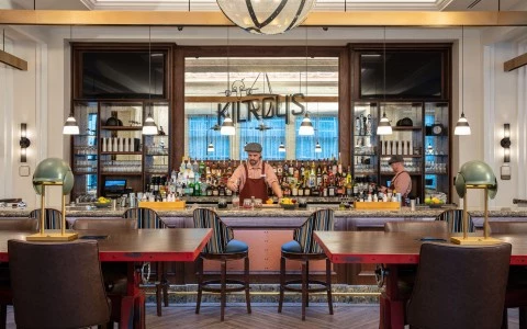 front view of kilroys with a man prep some cocktails 1