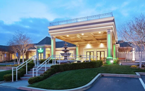 hotel entrance with fountain