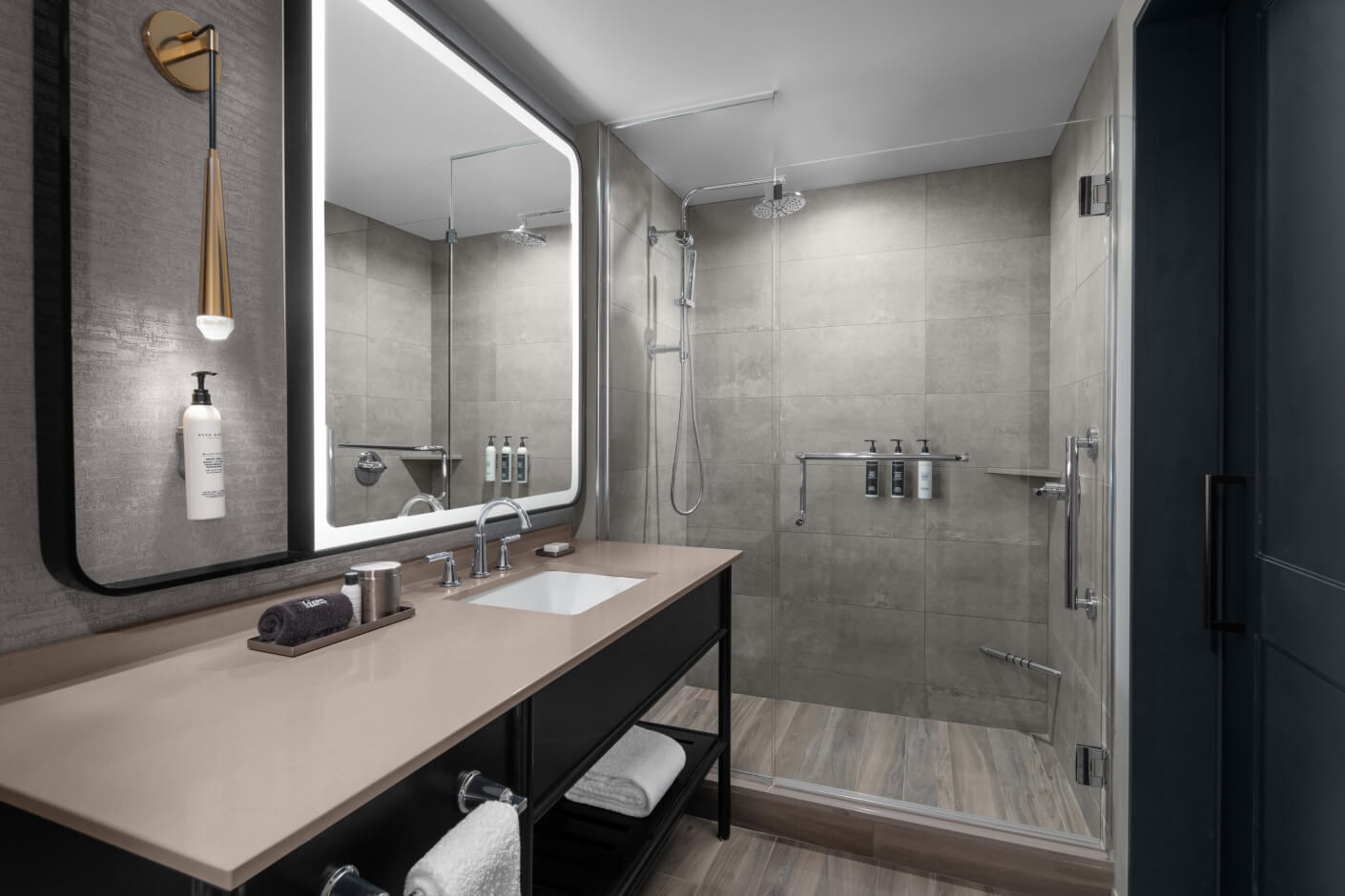 curio_bnamoqq_bathroom_909