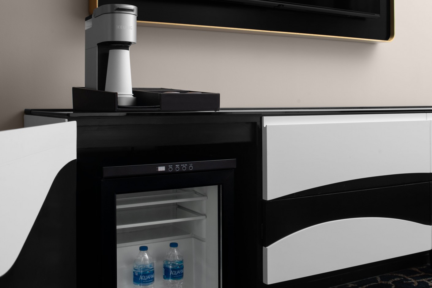 curio_bnamoqq_mini_fridge_og