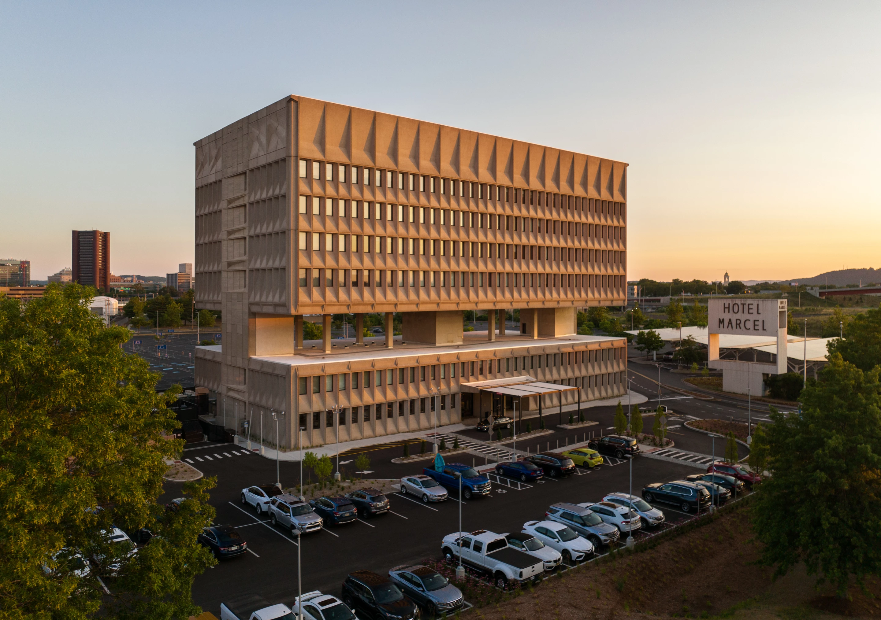 a building with many cars in a parking lot