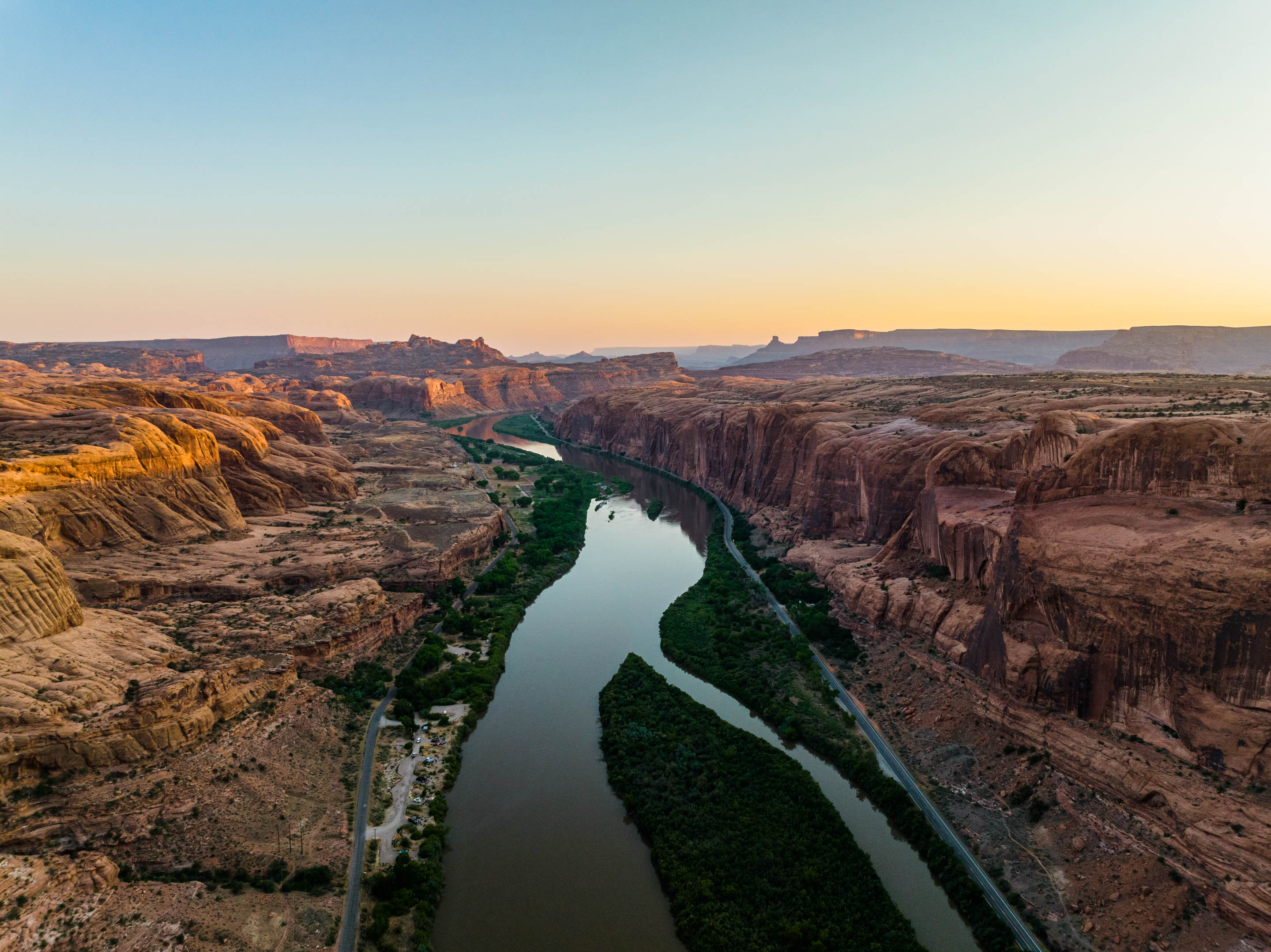 a river running through a canyon