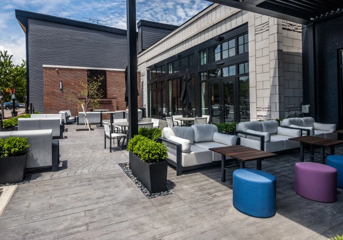 hotel versailles patio dining area