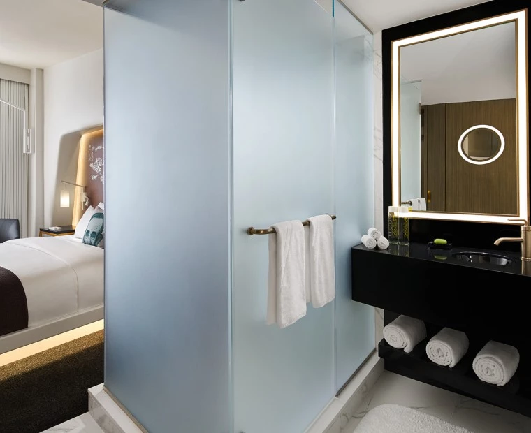 Standard king bathroom entrance to bedroom