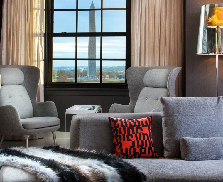 Monument corner suite window seats