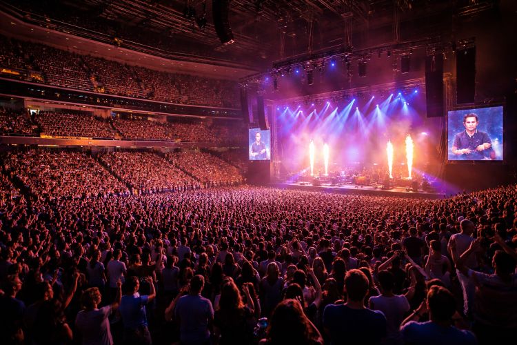 Capital One Arena concert in Washington DC 2026 with full audience and illuminated stage