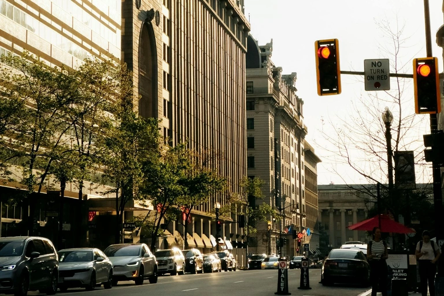 a traffic light on a street