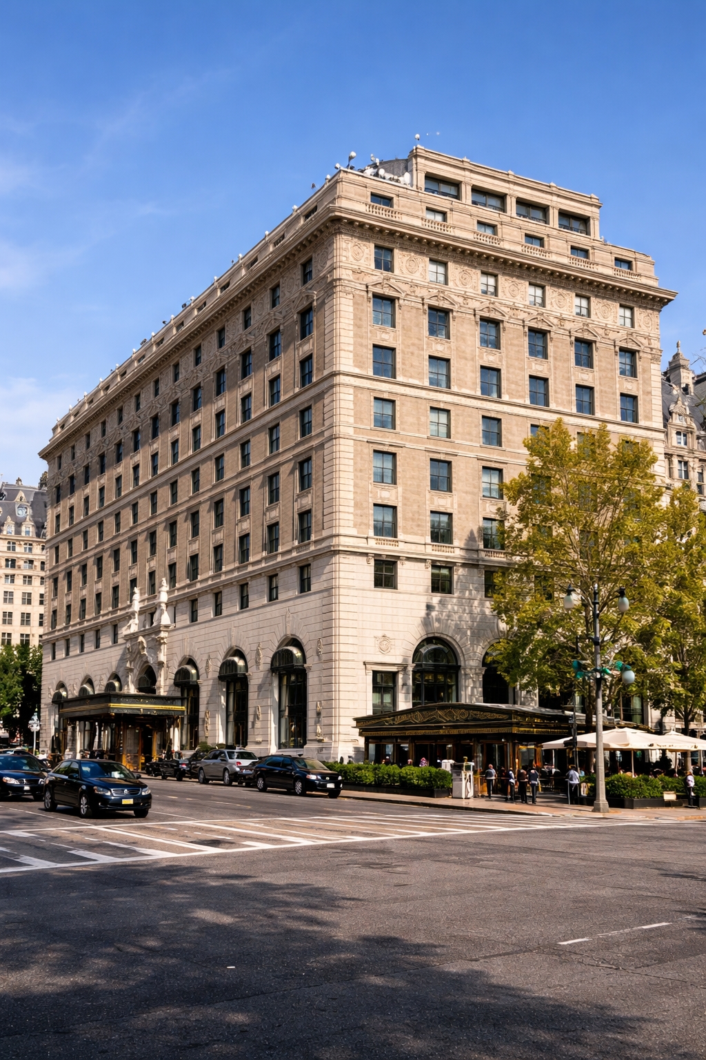 Hotel Washington architecture featuring Beaux-Arts design and sgraffito façade details