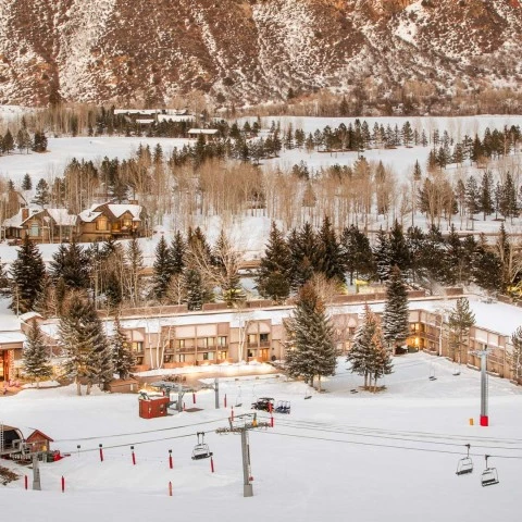 a ski lift in the snow