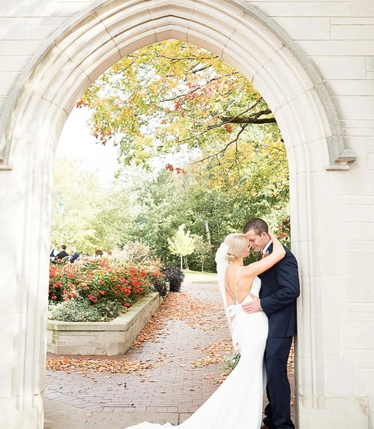 a man and woman kissing in a archway