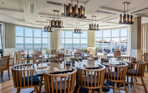 Sophisticated fine dine in restaurant at the resort 