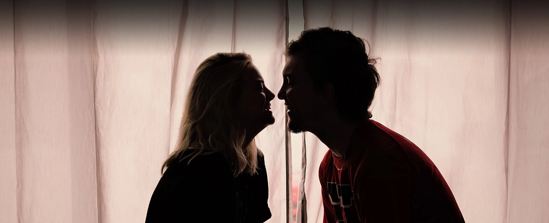 two shadows of people kissing