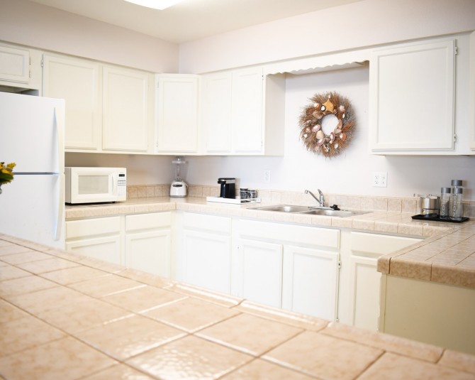 hotel kitchen with a tiled peninsula picture 3