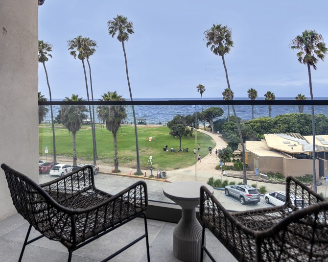 shores oceanfront 2 queen balcony2 picture 1