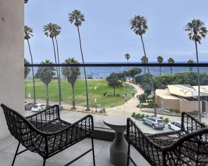 shores oceanfront 2 queen balcony2 picture 1