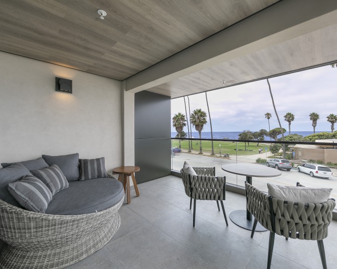 shores vip corner suite balcony picture 3