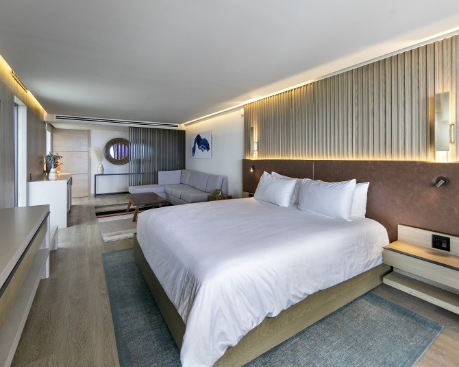 shores vip corner suite2 picture 0