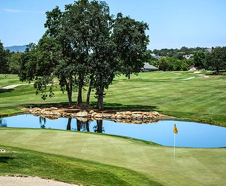 Diablo Hills Golf with hole next to lake