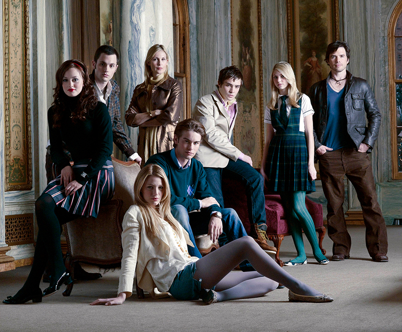 cast of gossip girl posing for a photo in the madison room